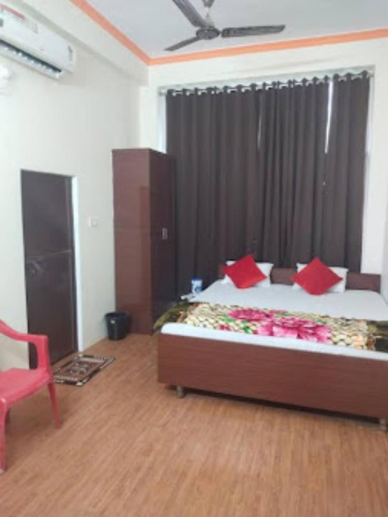 Goroomgo Varanasi Paradise Varanasi - Parking & Restaurant Available - Perfect Location And Comfortable Room Bagian luar foto