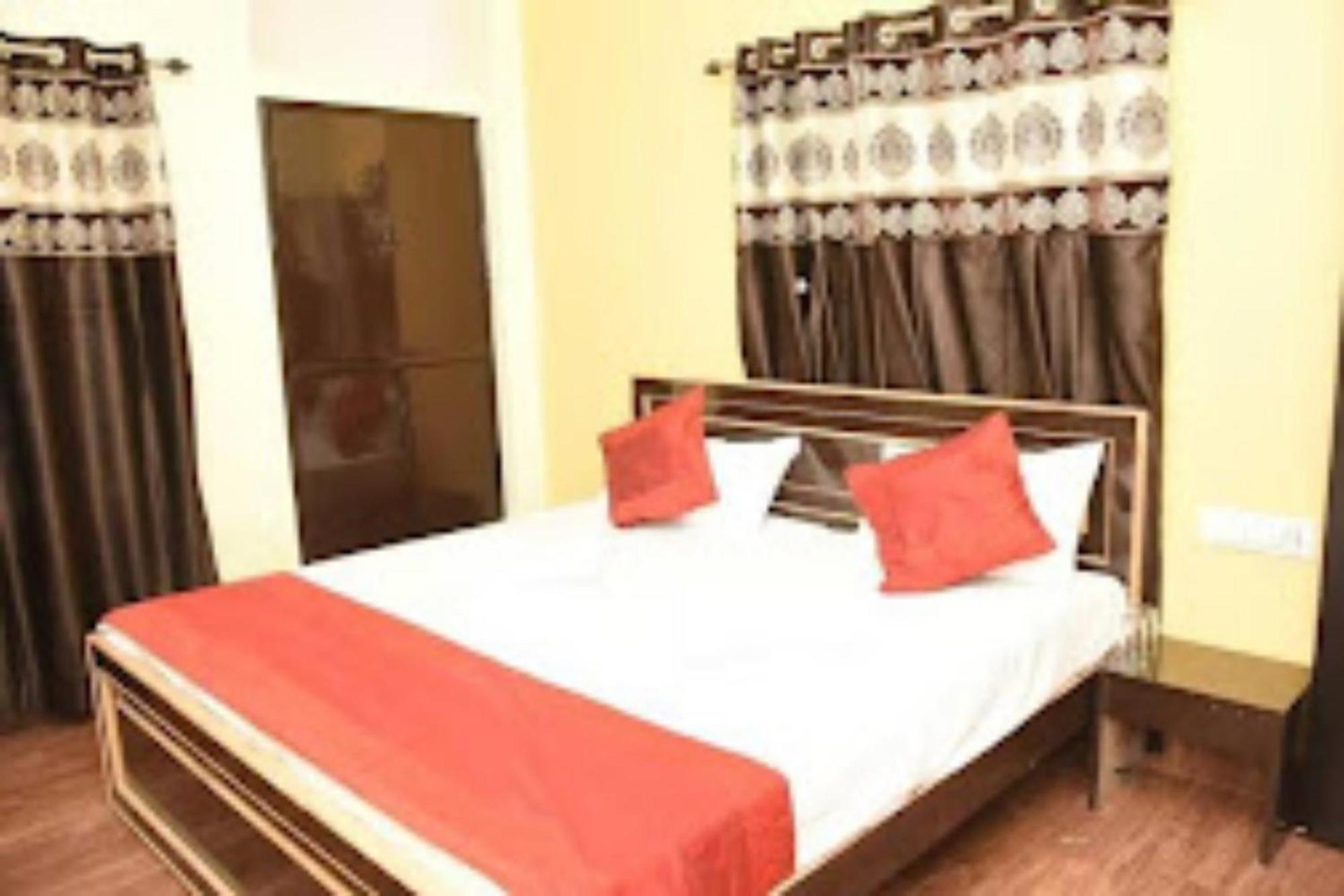 Goroomgo Varanasi Paradise Varanasi - Parking & Restaurant Available - Perfect Location And Comfortable Room Bagian luar foto