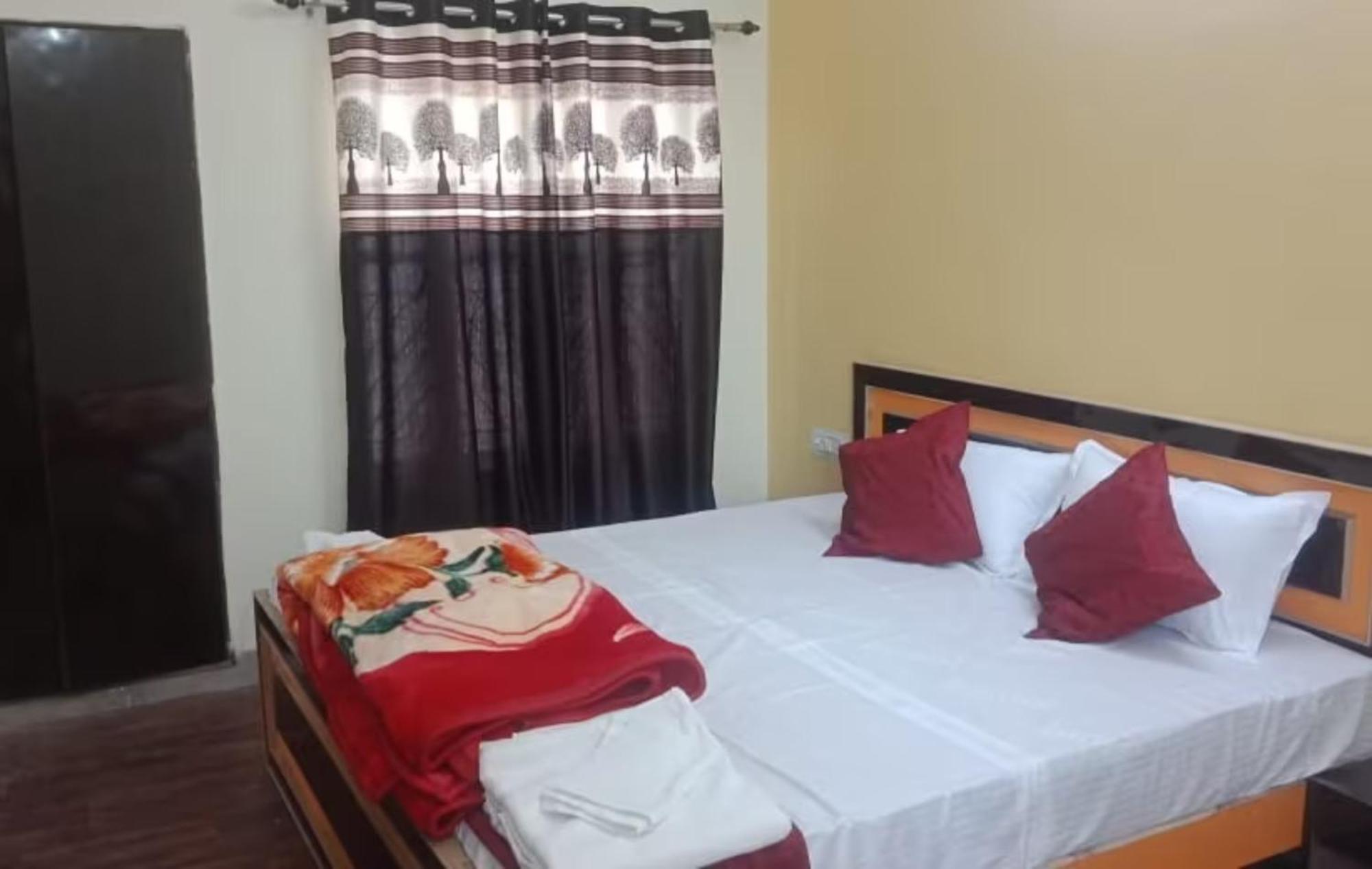 Goroomgo Varanasi Paradise Varanasi - Parking & Restaurant Available - Perfect Location And Comfortable Room Bagian luar foto