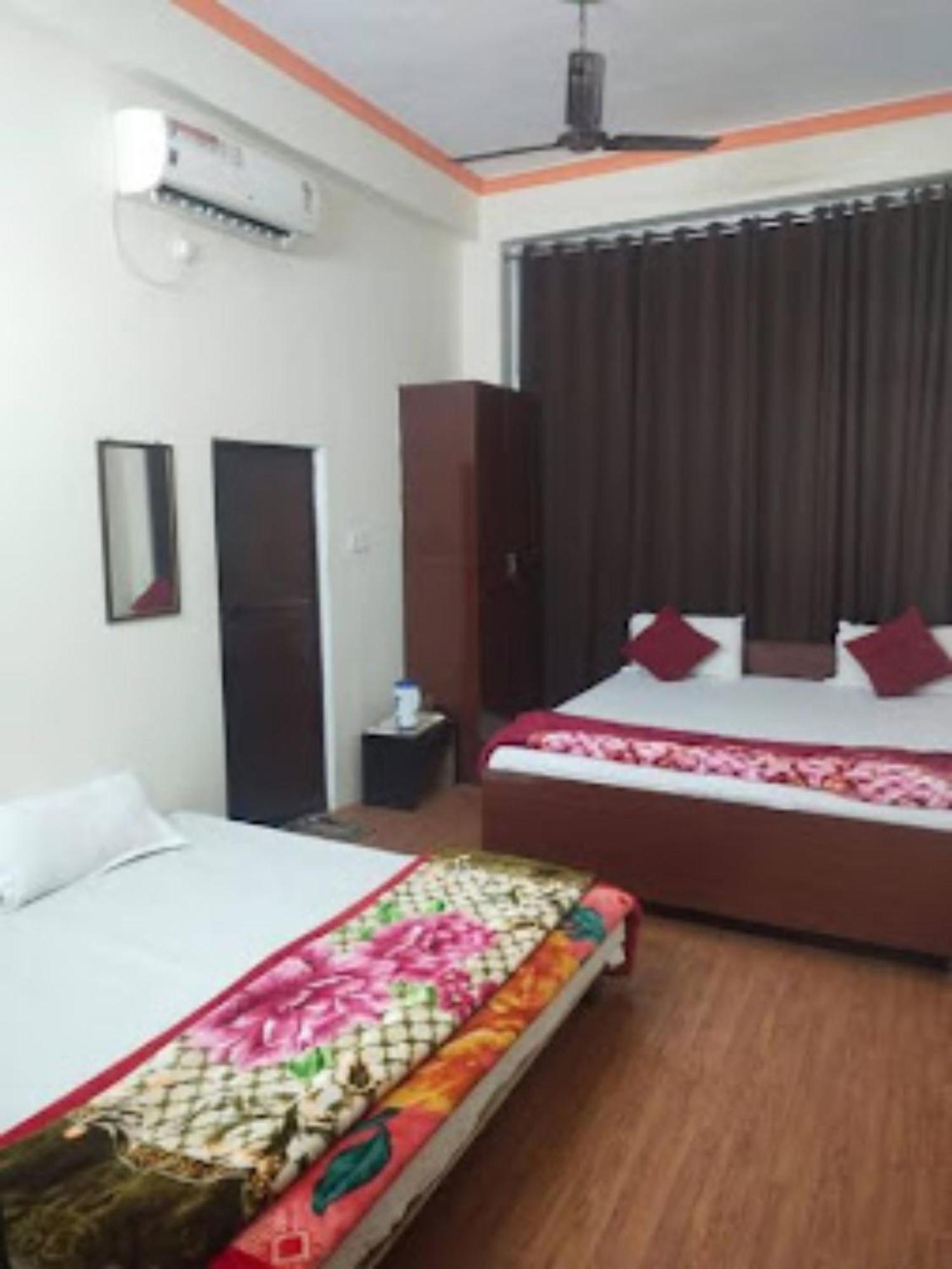 Goroomgo Varanasi Paradise Varanasi - Parking & Restaurant Available - Perfect Location And Comfortable Room Bagian luar foto