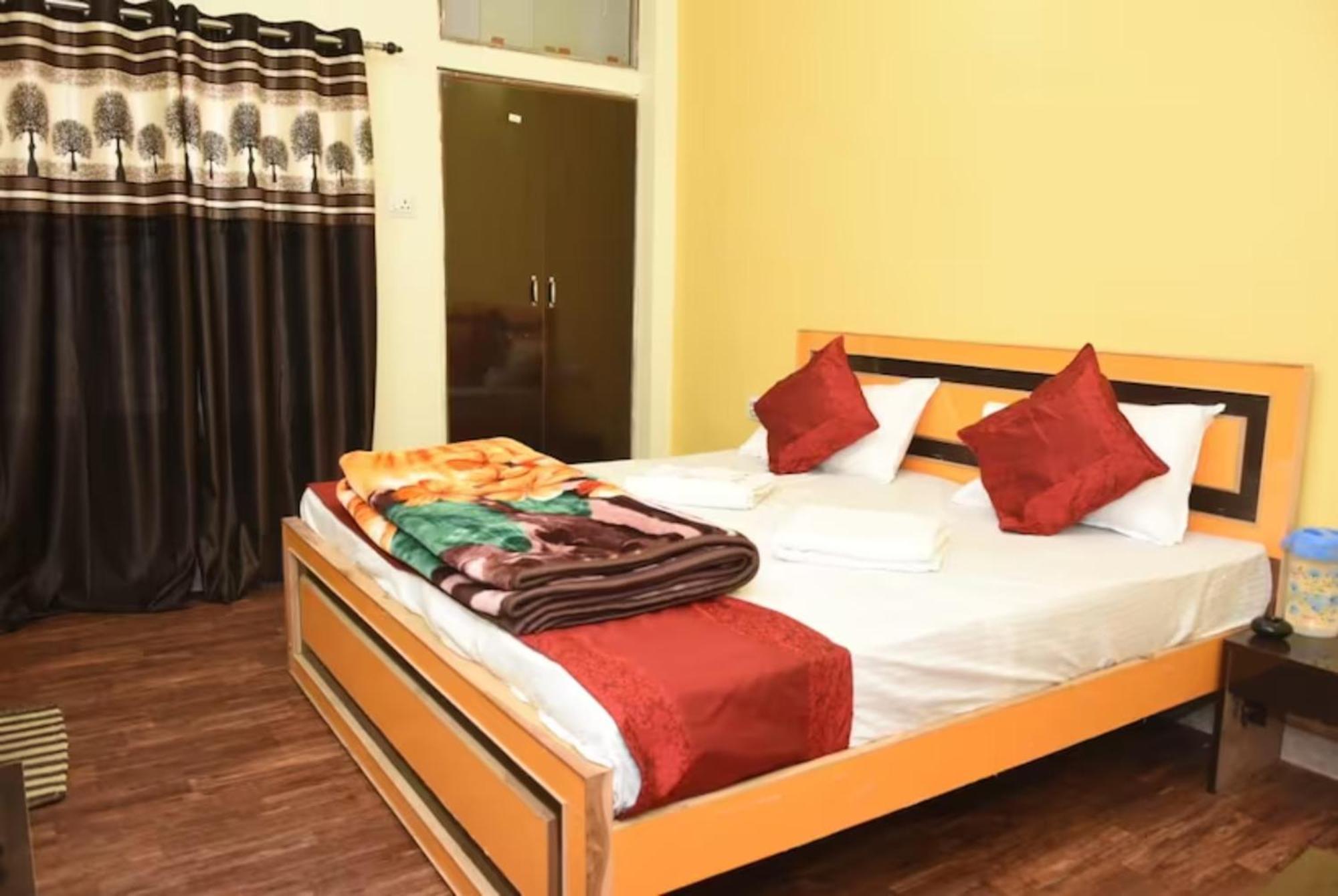 Goroomgo Varanasi Paradise Varanasi - Parking & Restaurant Available - Perfect Location And Comfortable Room Bagian luar foto