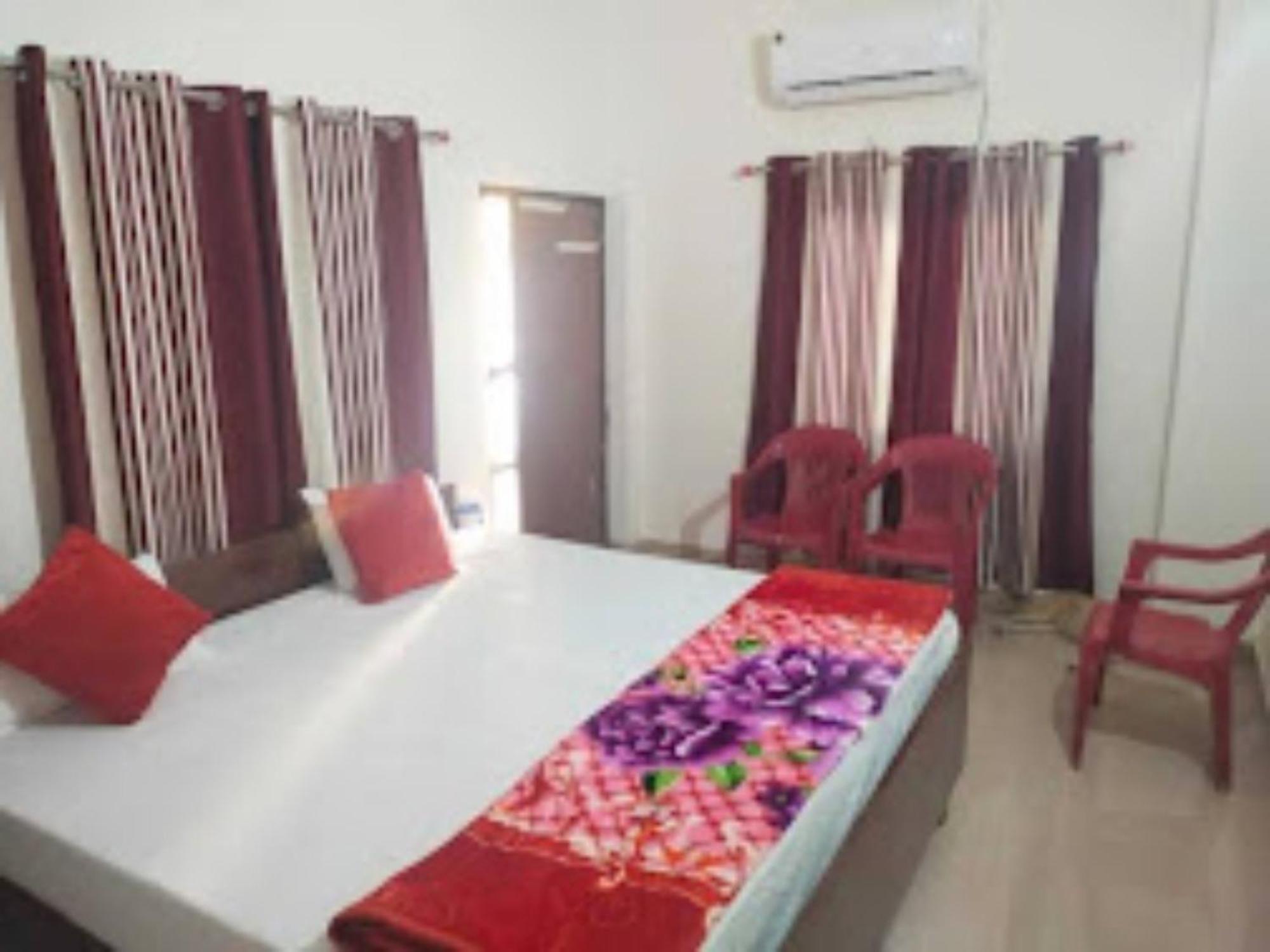 Goroomgo Varanasi Paradise Varanasi - Parking & Restaurant Available - Perfect Location And Comfortable Room Bagian luar foto