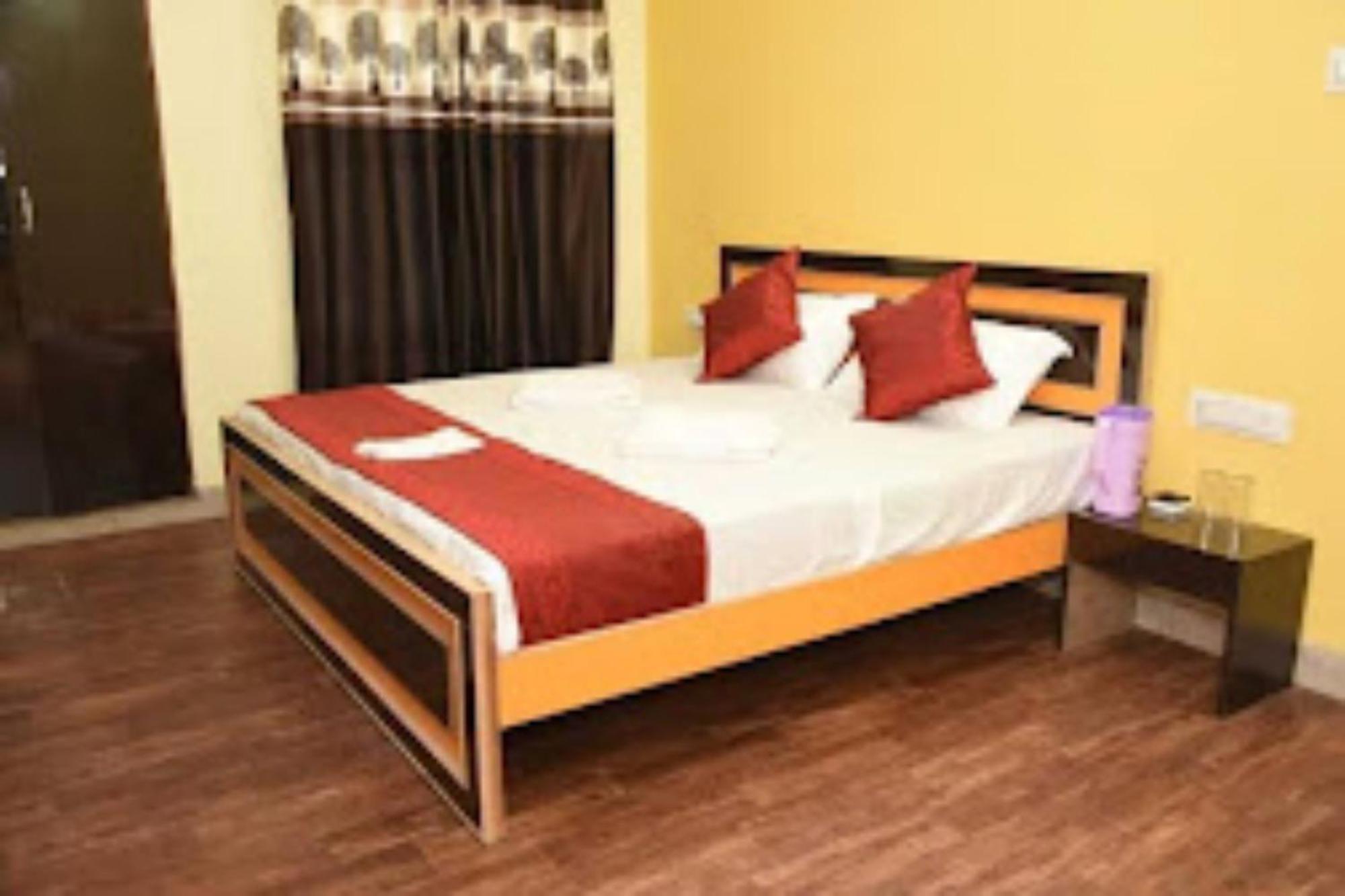 Goroomgo Varanasi Paradise Varanasi - Parking & Restaurant Available - Perfect Location And Comfortable Room Bagian luar foto
