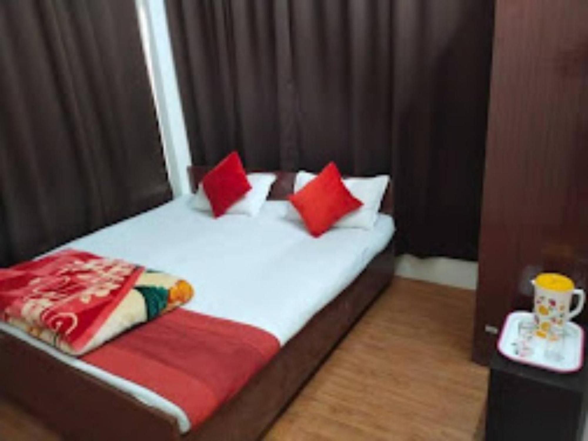 Goroomgo Varanasi Paradise Varanasi - Parking & Restaurant Available - Perfect Location And Comfortable Room Bagian luar foto