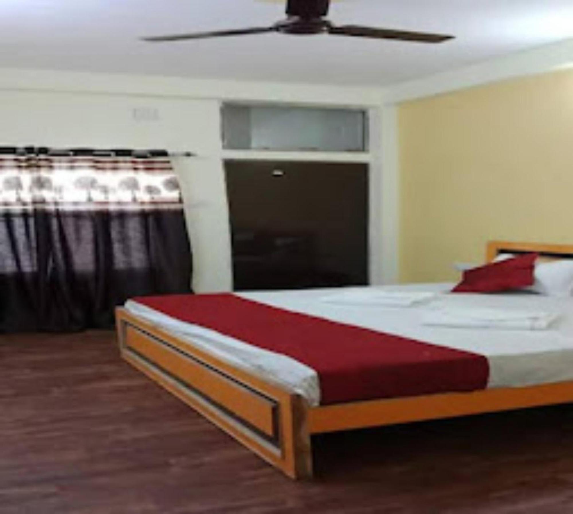 Goroomgo Varanasi Paradise Varanasi - Parking & Restaurant Available - Perfect Location And Comfortable Room Bagian luar foto