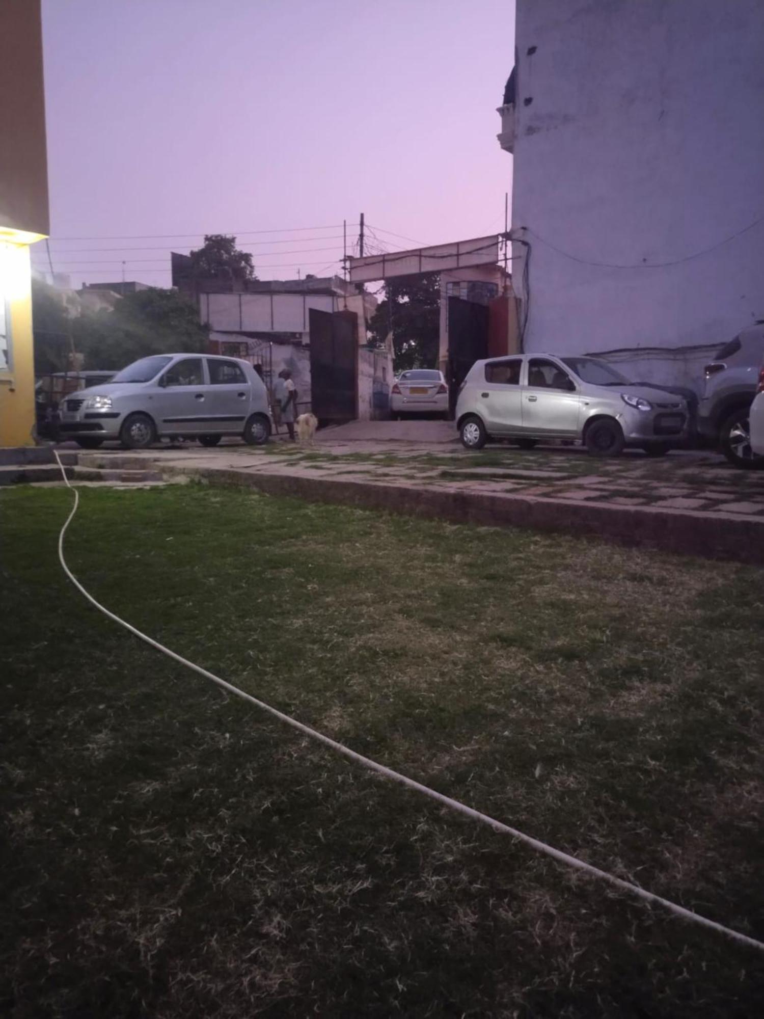 Goroomgo Varanasi Paradise Varanasi - Parking & Restaurant Available - Perfect Location And Comfortable Room Bagian luar foto