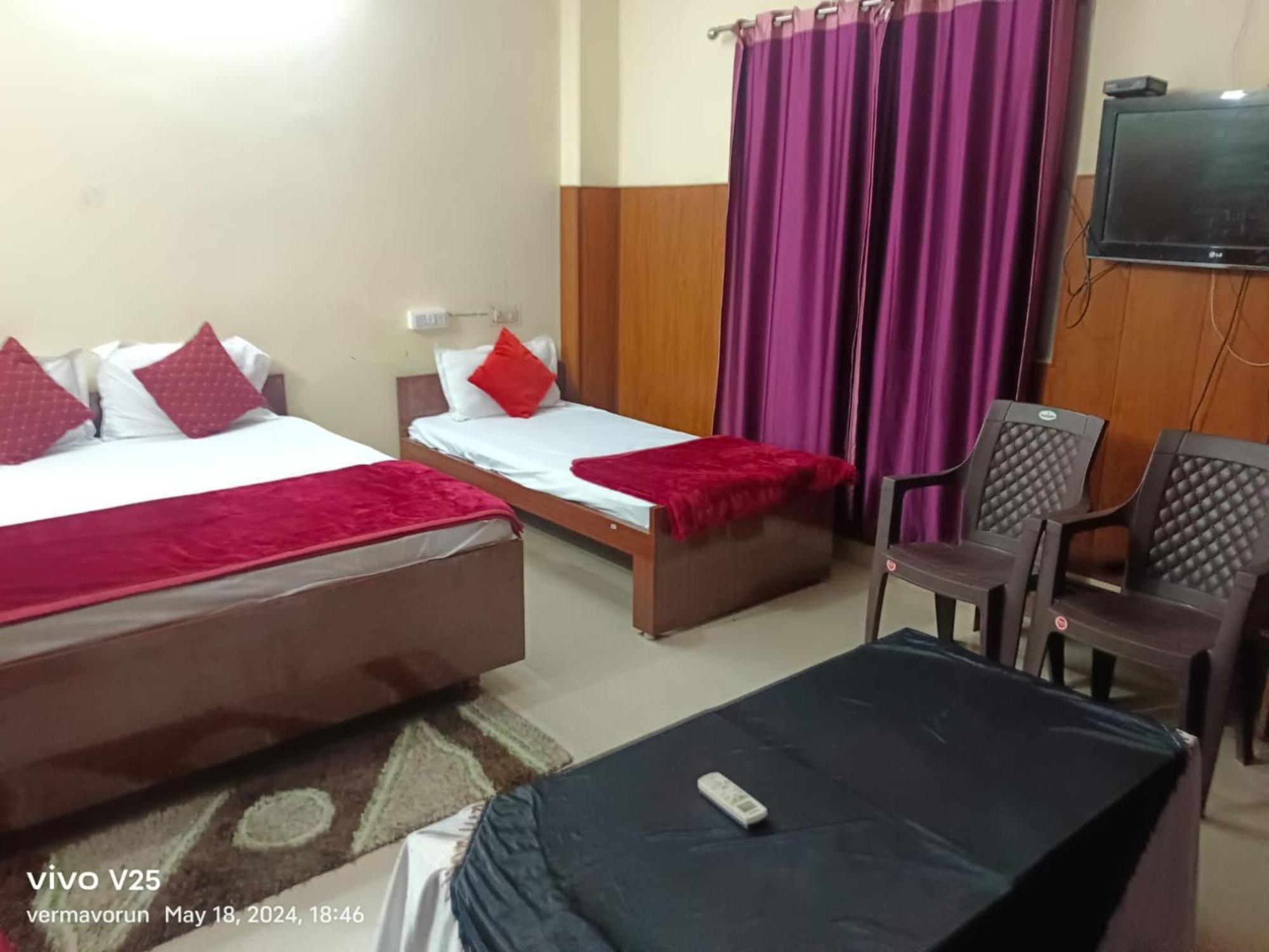 Goroomgo Varanasi Paradise Varanasi - Parking & Restaurant Available - Perfect Location And Comfortable Room Bagian luar foto