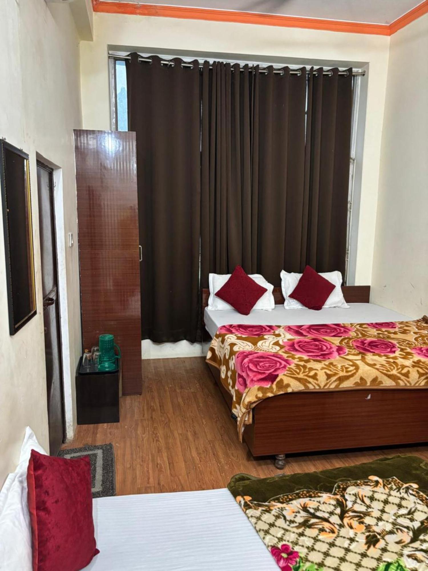 Goroomgo Varanasi Paradise Varanasi - Parking & Restaurant Available - Perfect Location And Comfortable Room Bagian luar foto