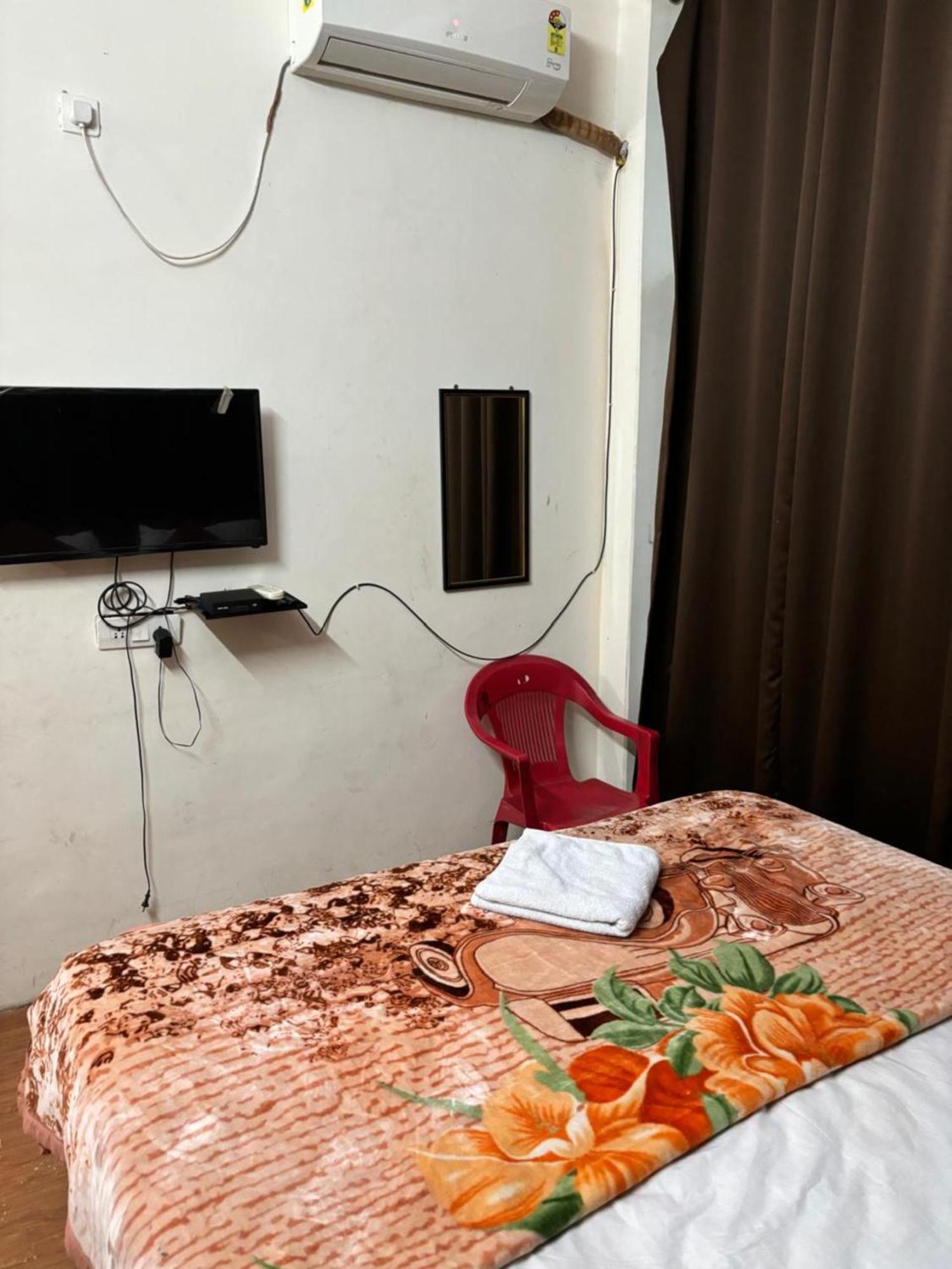 Goroomgo Varanasi Paradise Varanasi - Parking & Restaurant Available - Perfect Location And Comfortable Room Bagian luar foto
