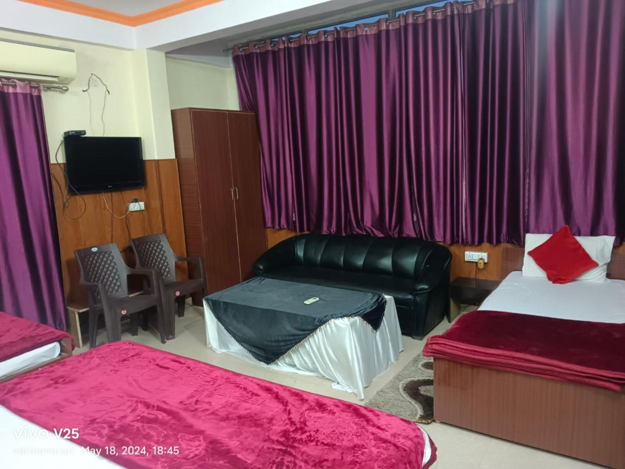 Goroomgo Varanasi Paradise Varanasi - Parking & Restaurant Available - Perfect Location And Comfortable Room Bagian luar foto