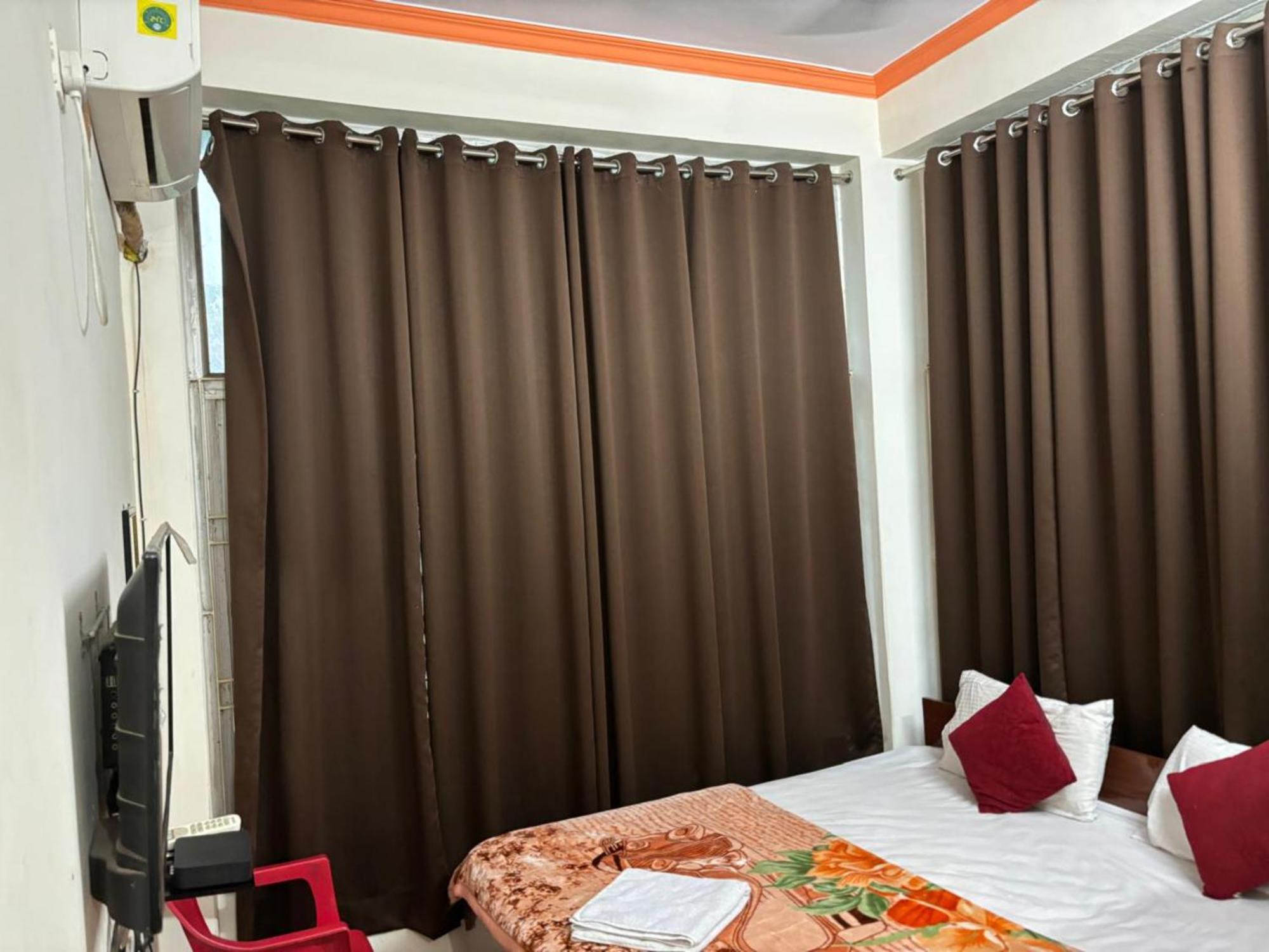 Goroomgo Varanasi Paradise Varanasi - Parking & Restaurant Available - Perfect Location And Comfortable Room Bagian luar foto