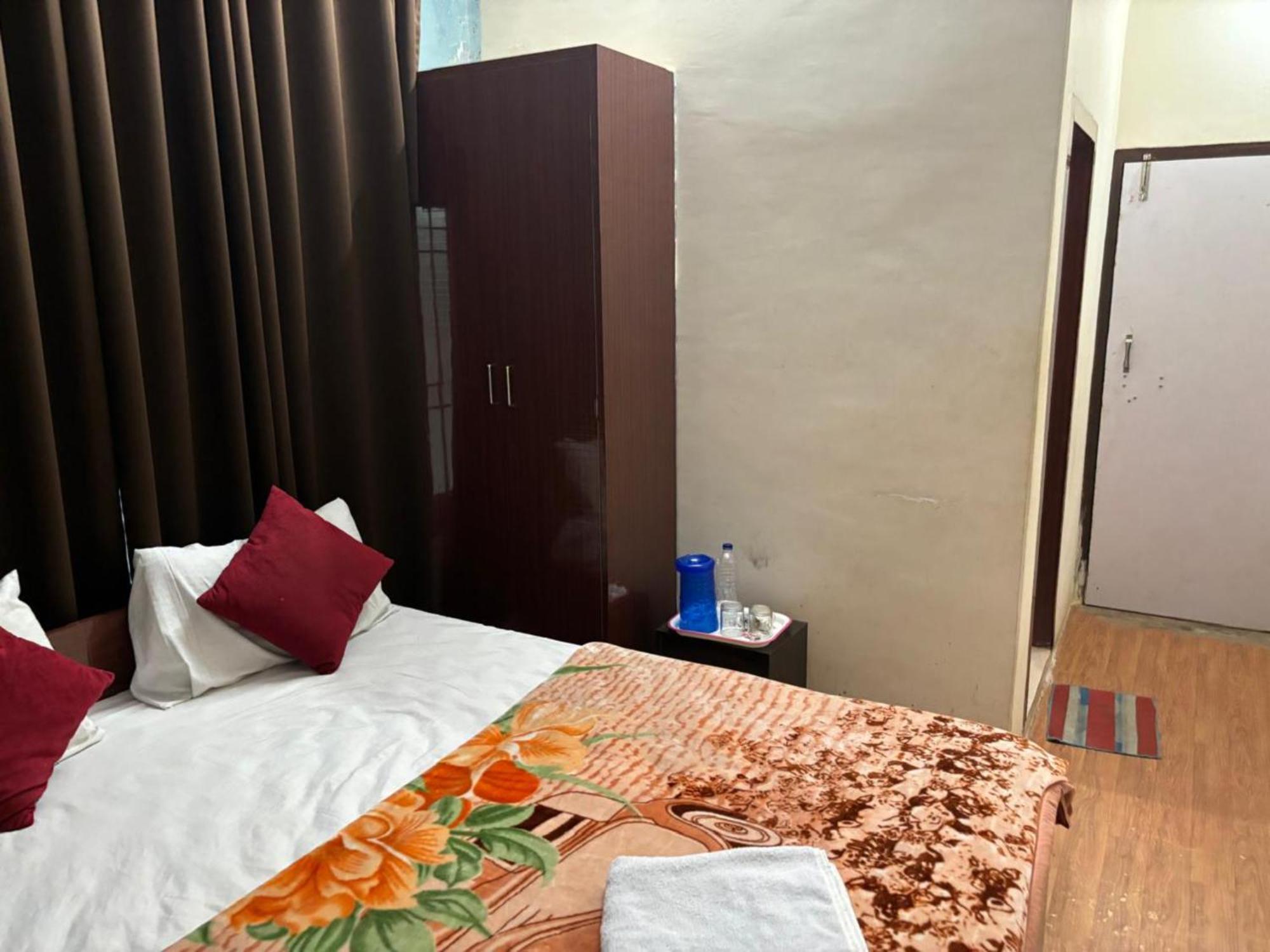 Goroomgo Varanasi Paradise Varanasi - Parking & Restaurant Available - Perfect Location And Comfortable Room Bagian luar foto