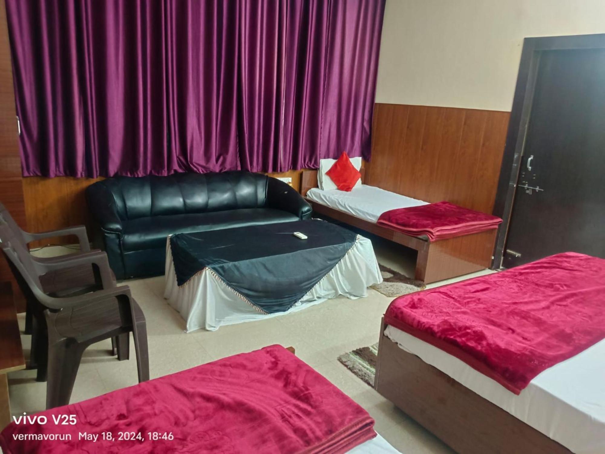 Goroomgo Varanasi Paradise Varanasi - Parking & Restaurant Available - Perfect Location And Comfortable Room Bagian luar foto